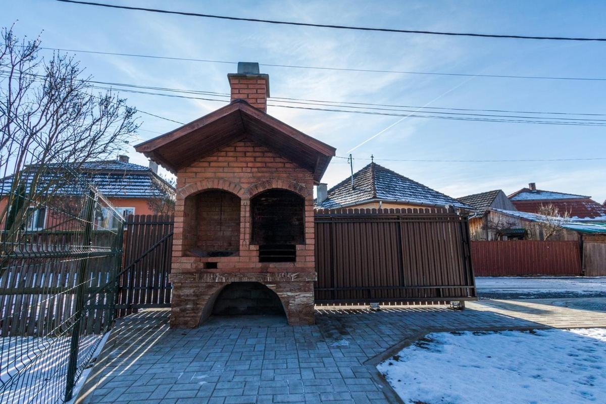 הוילה Lăzarea Eross Kulcsoshaz מראה חיצוני תמונה