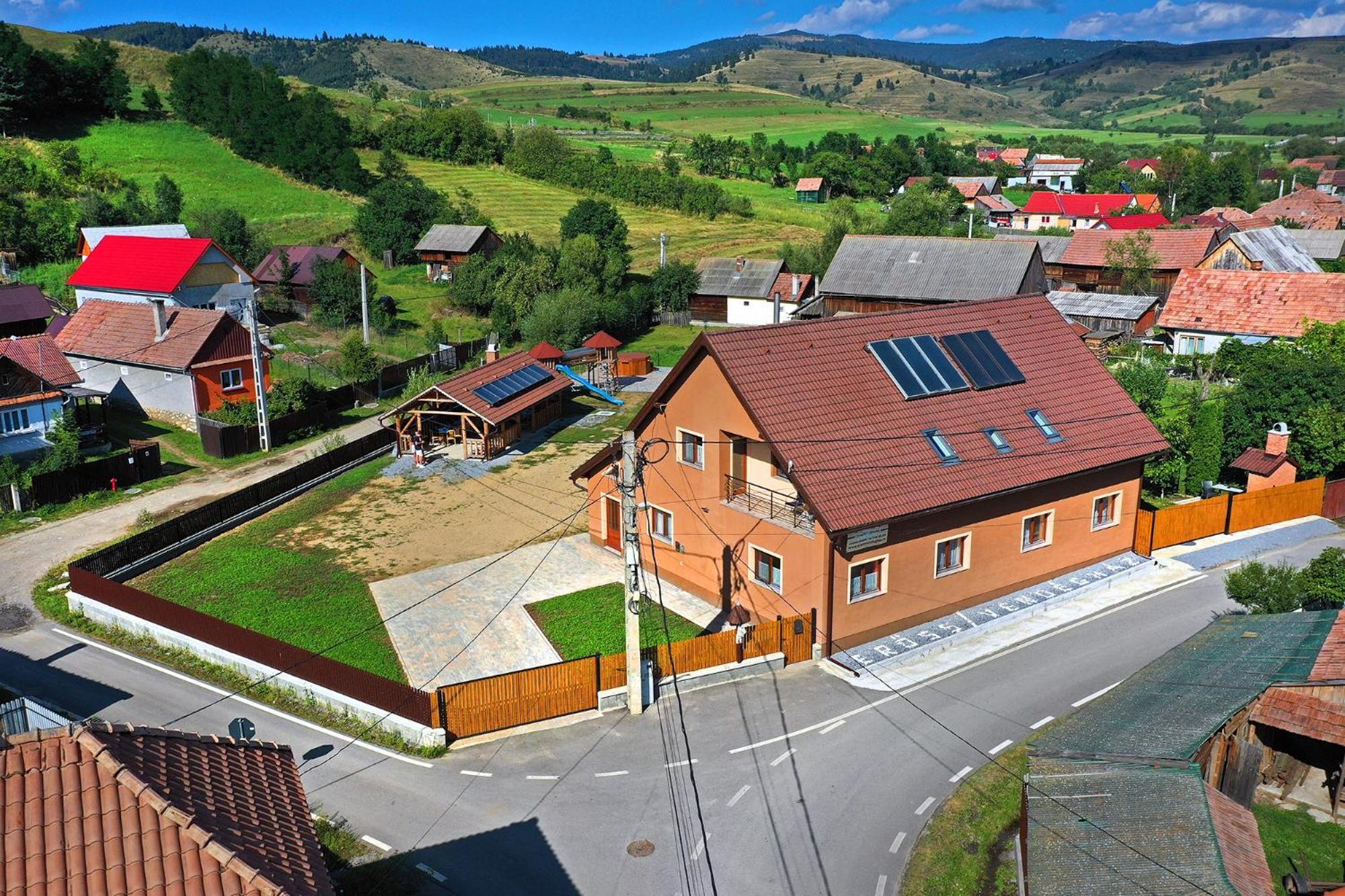 הוילה Lăzarea Eross Kulcsoshaz מראה חיצוני תמונה